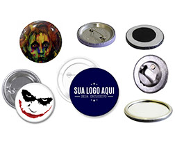 Serviço de produção de buttons personalizados com acabamentos de alfinete, imãs, abridores, chaveiros, etc.